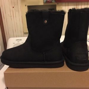 UGG SEQUOIA black boots